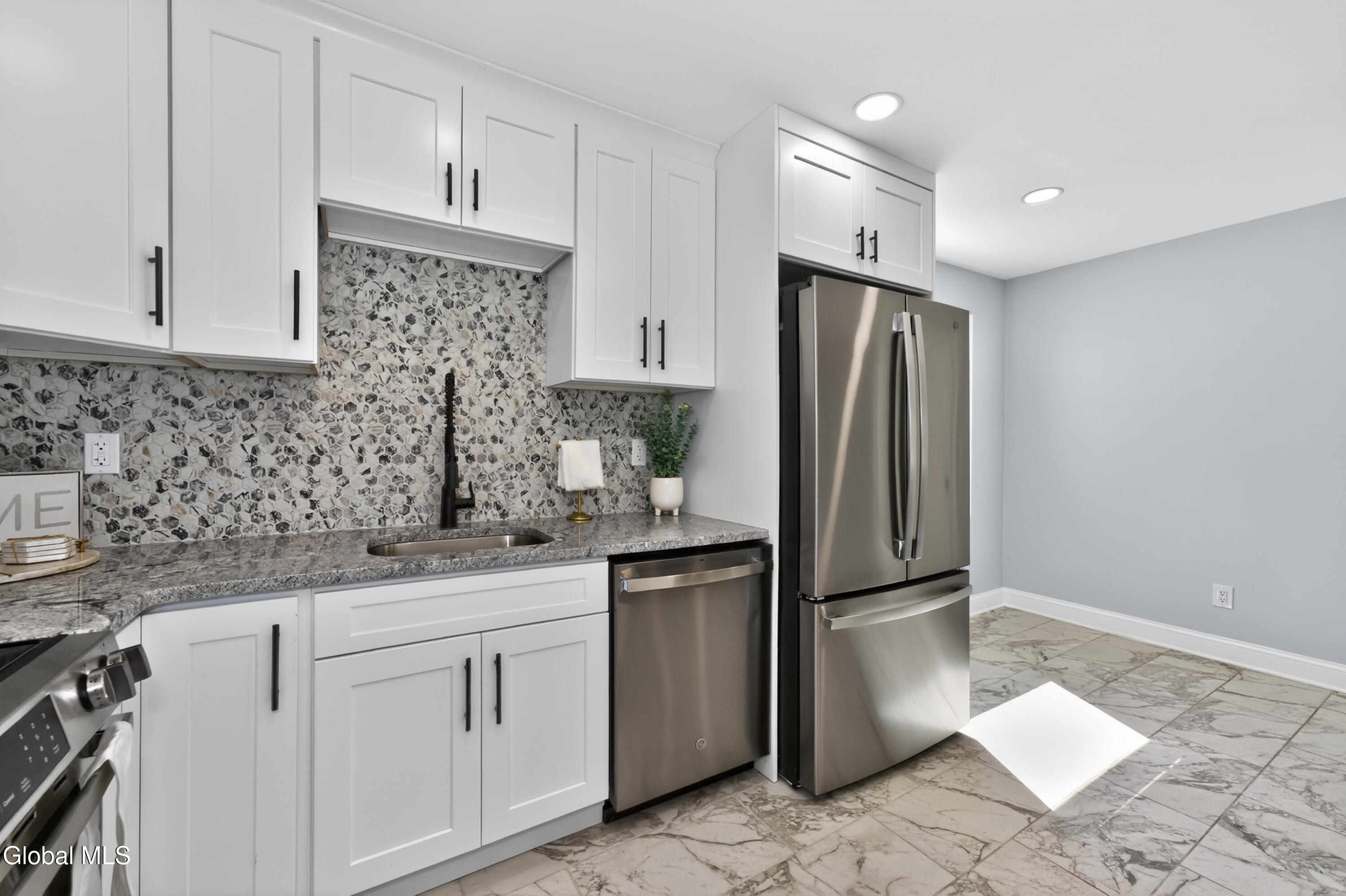 253 Vly Road Colonie, NY 12309 - Photo 13 of 34 2 Kitchen 4