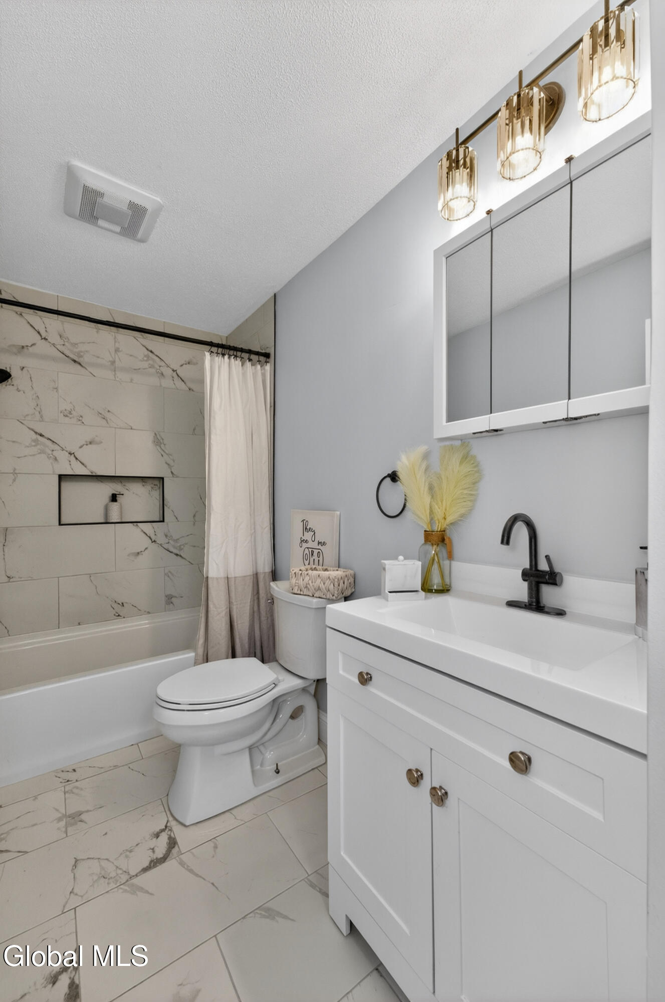 253 Vly Road Colonie, NY 12309 - Photo 22 of 34 5 Bathroom 1