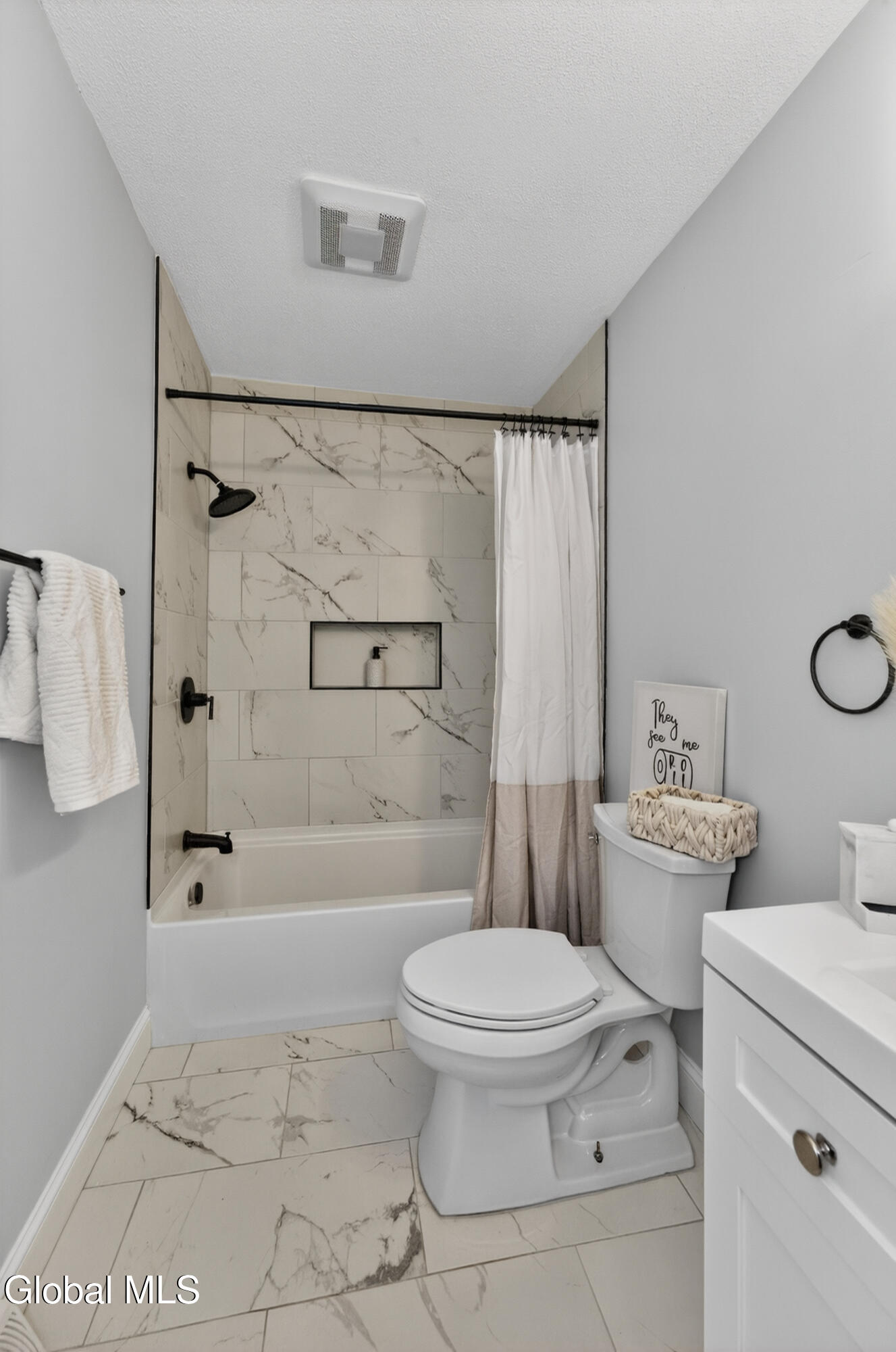 253 Vly Road Colonie, NY 12309 - Photo 23 of 34 5 Bathroom 2