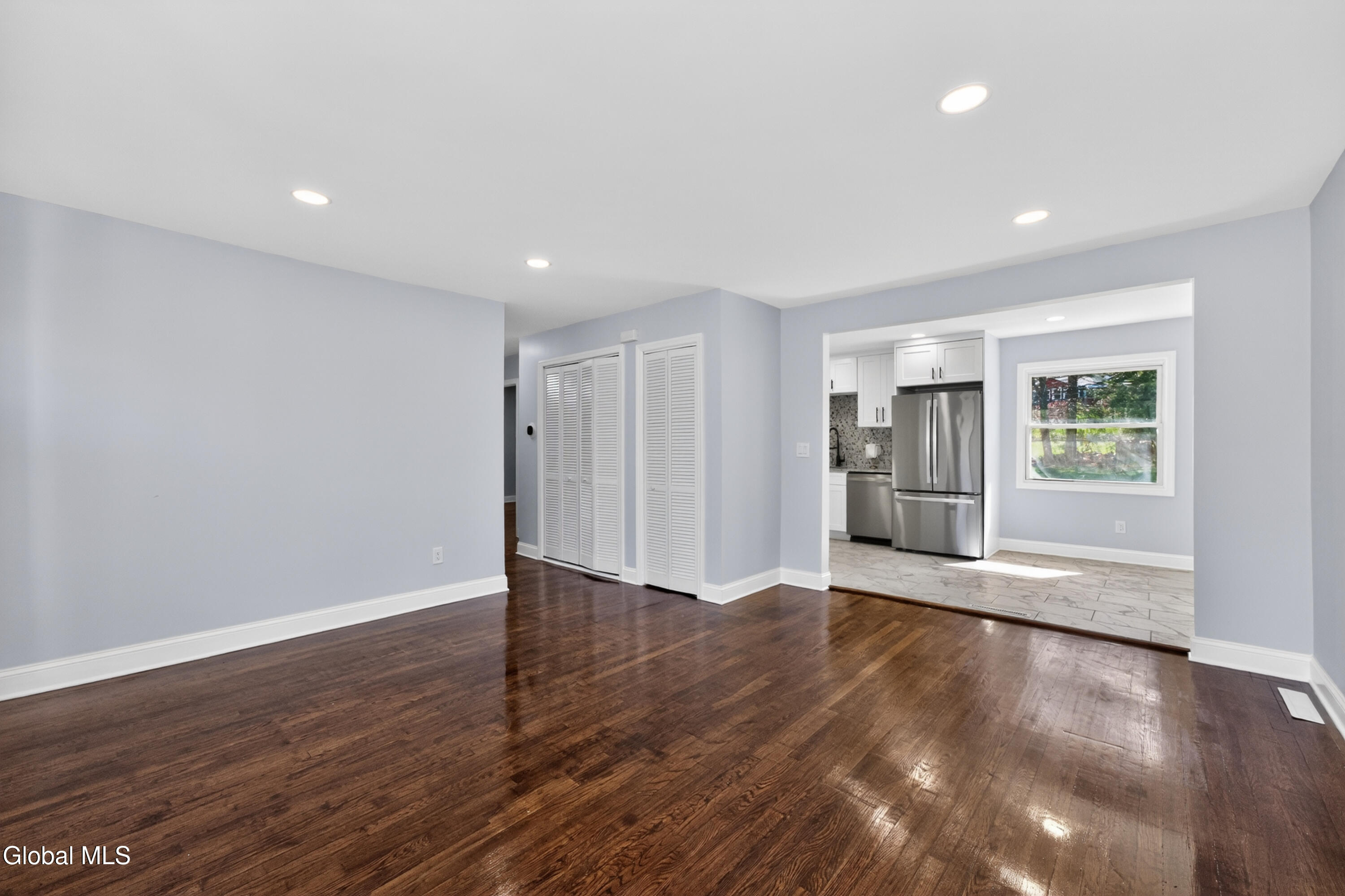253 Vly Road Colonie, NY 12309 - Photo 7 of 34 1 Livingroom 3