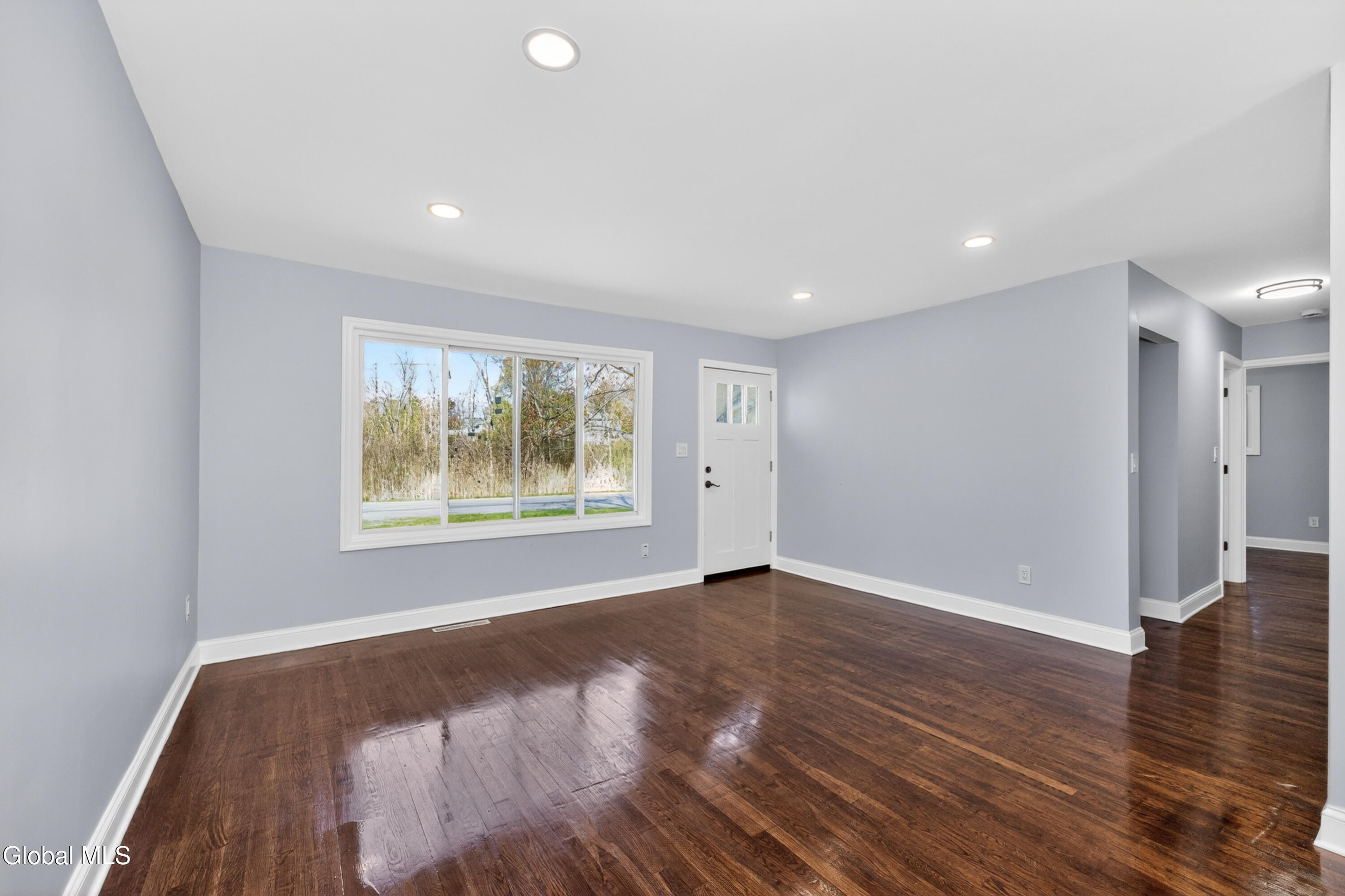 253 Vly Road Colonie, NY 12309 - Photo 8 of 34 1 Livingroom 4