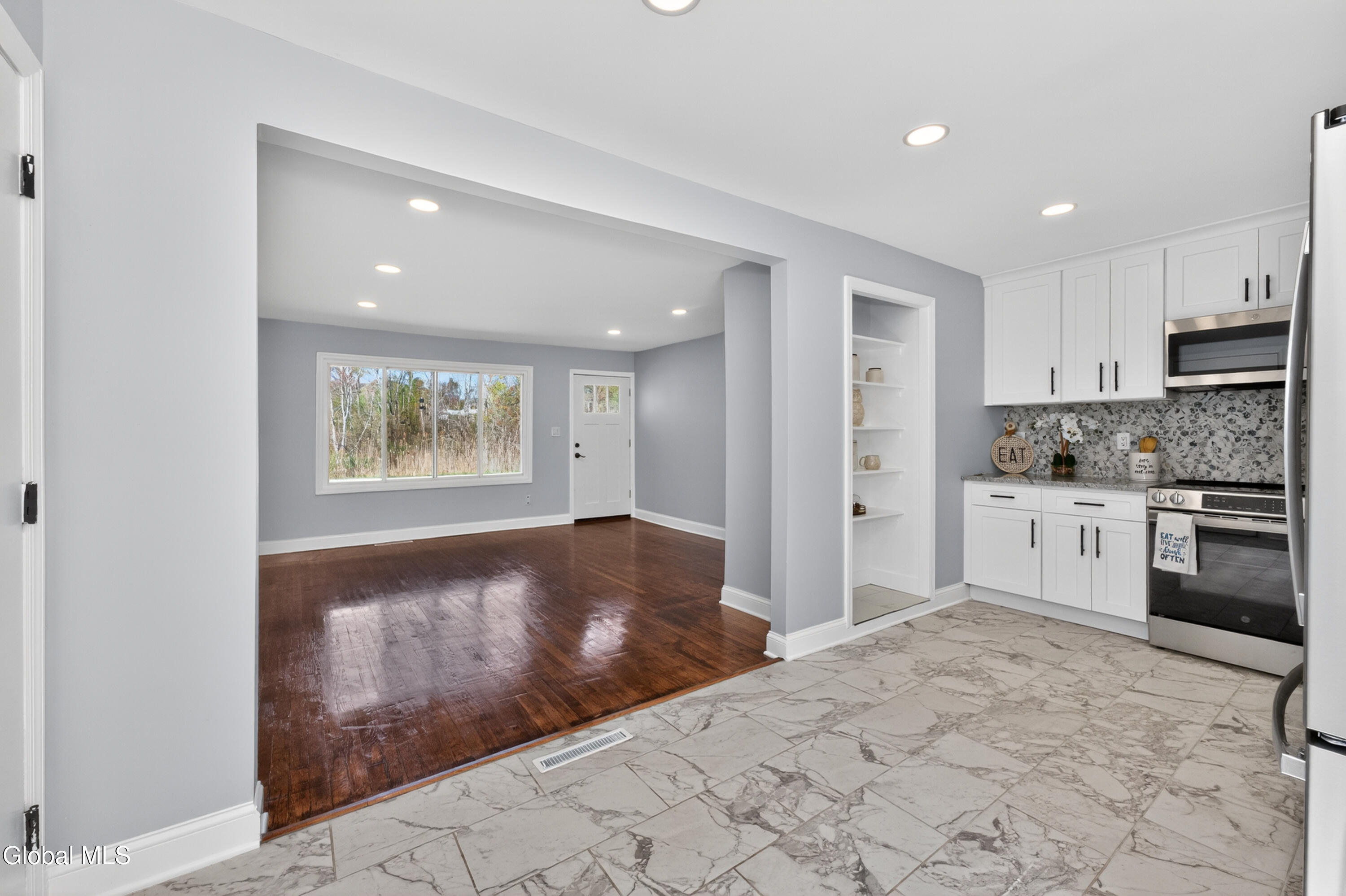 253 Vly Road Colonie, NY 12309 - Photo 10 of 34 2 Kitchen 2