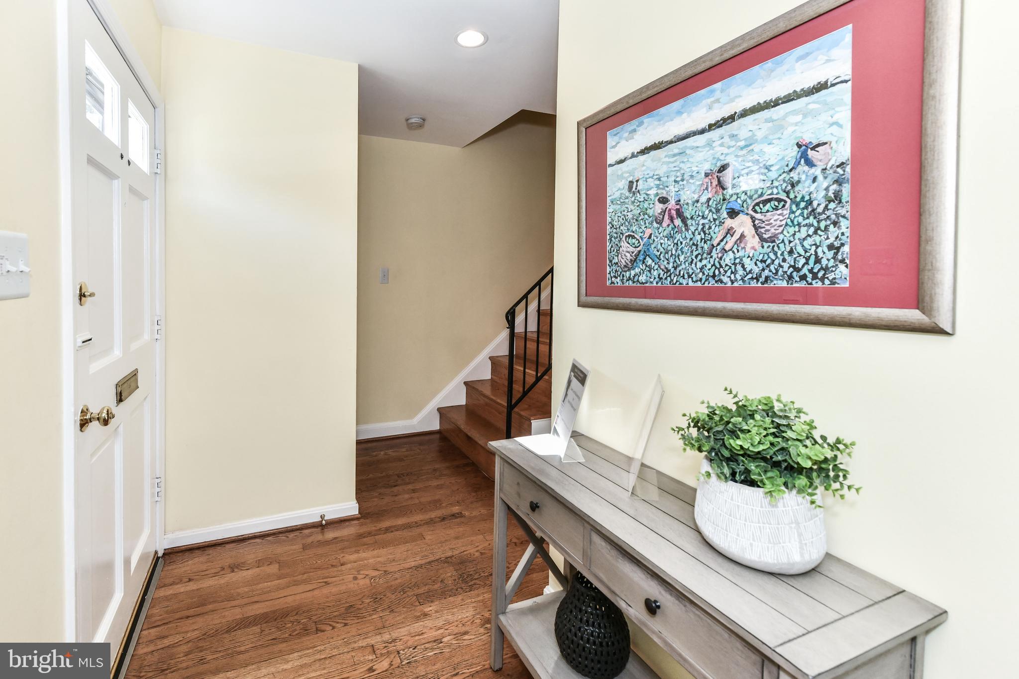 9748 Ranger Road Fairfax, VA 22030 - Photo 3 of 28 Foyer entry