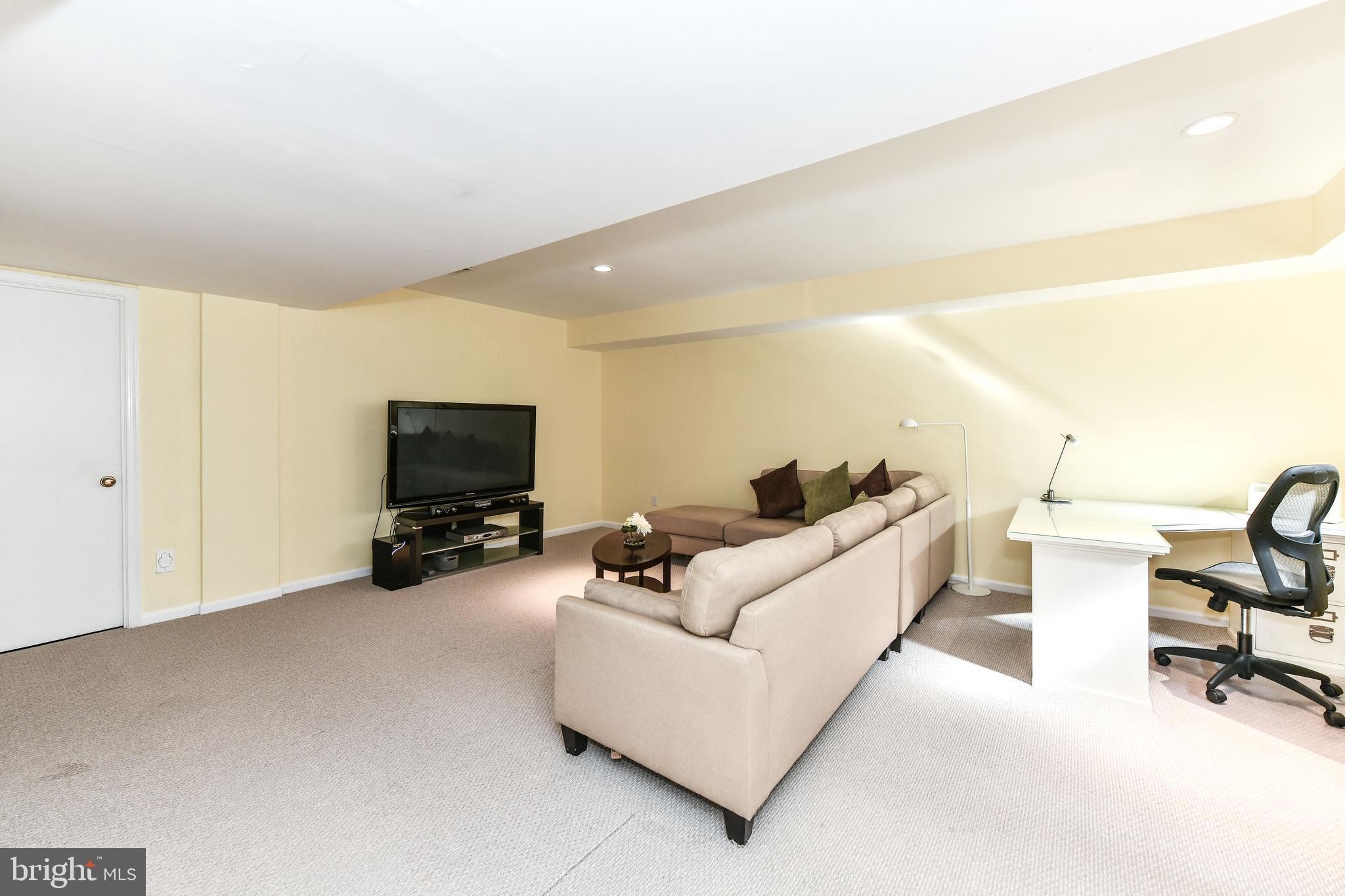 9748 Ranger Road Fairfax, VA 22030 - Photo 21 of 28 Family room