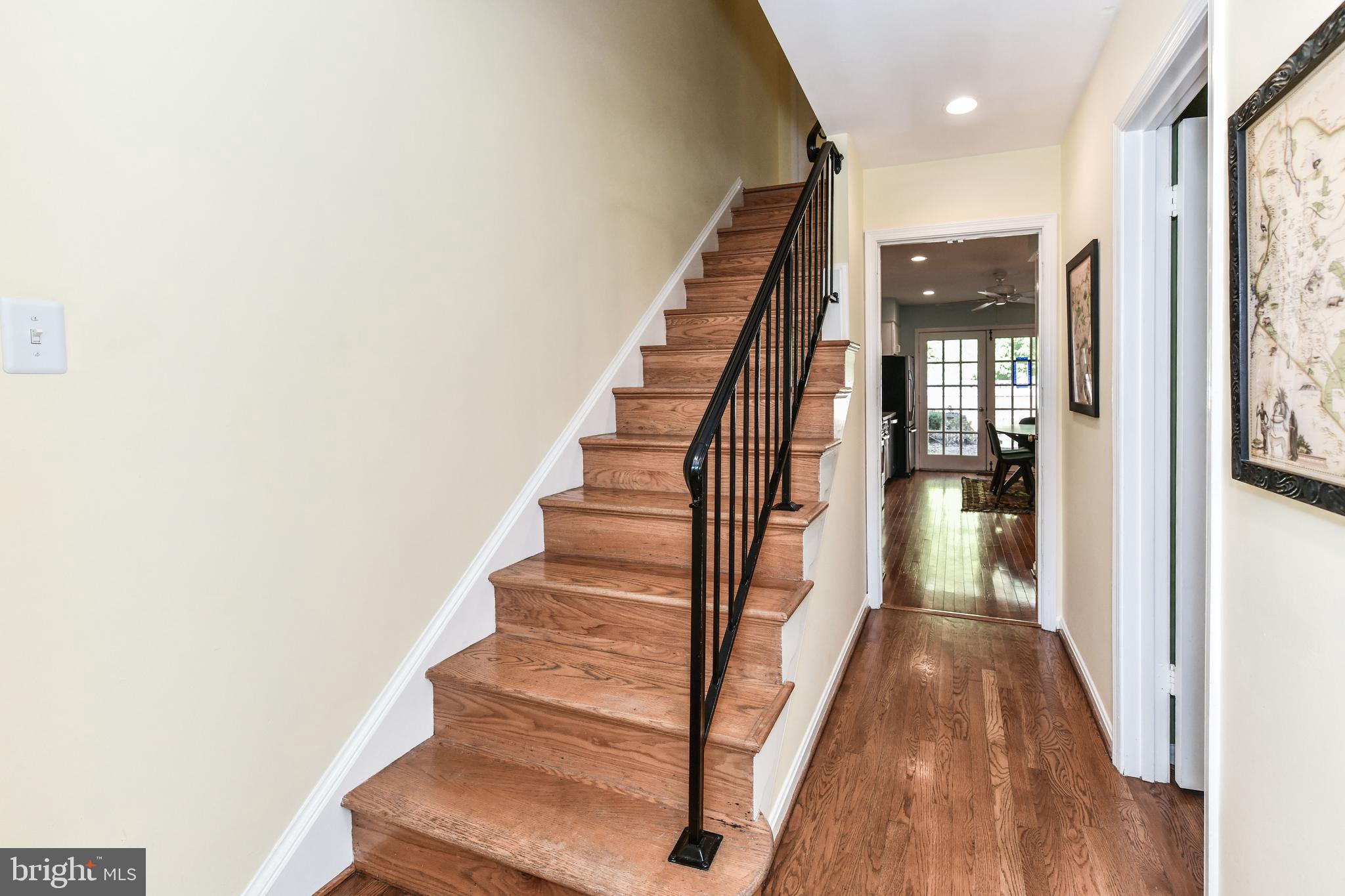 9748 Ranger Road Fairfax, VA 22030 - Photo 4 of 28 Foyer entry