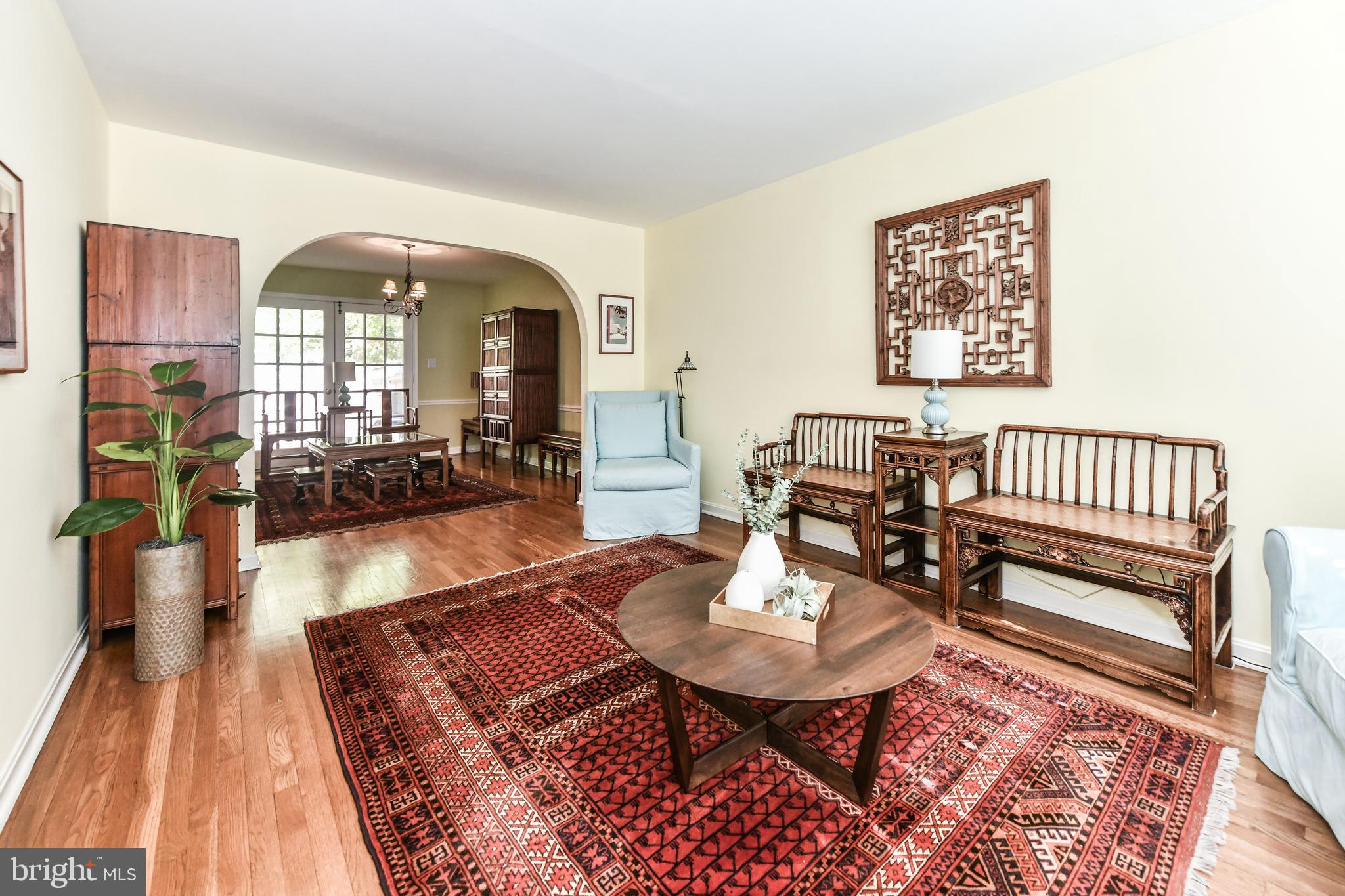 9748 Ranger Road Fairfax, VA 22030 - Photo 5 of 28 Spacious living room