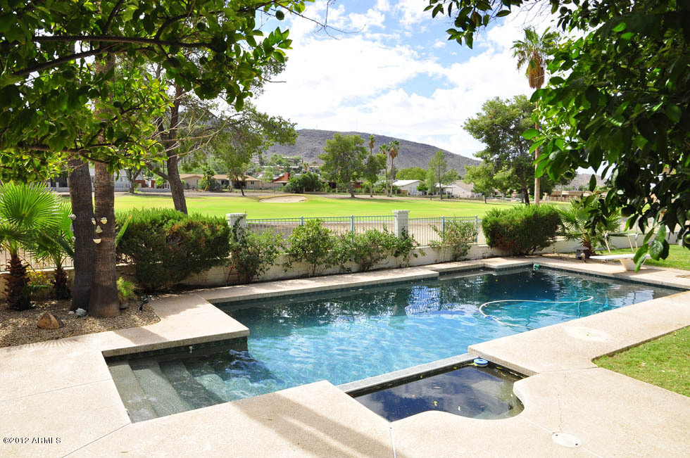 547 West Southern Hills Road Phoenix, AZ 85023 - Photo 7 of 10 Golf Course View (2)