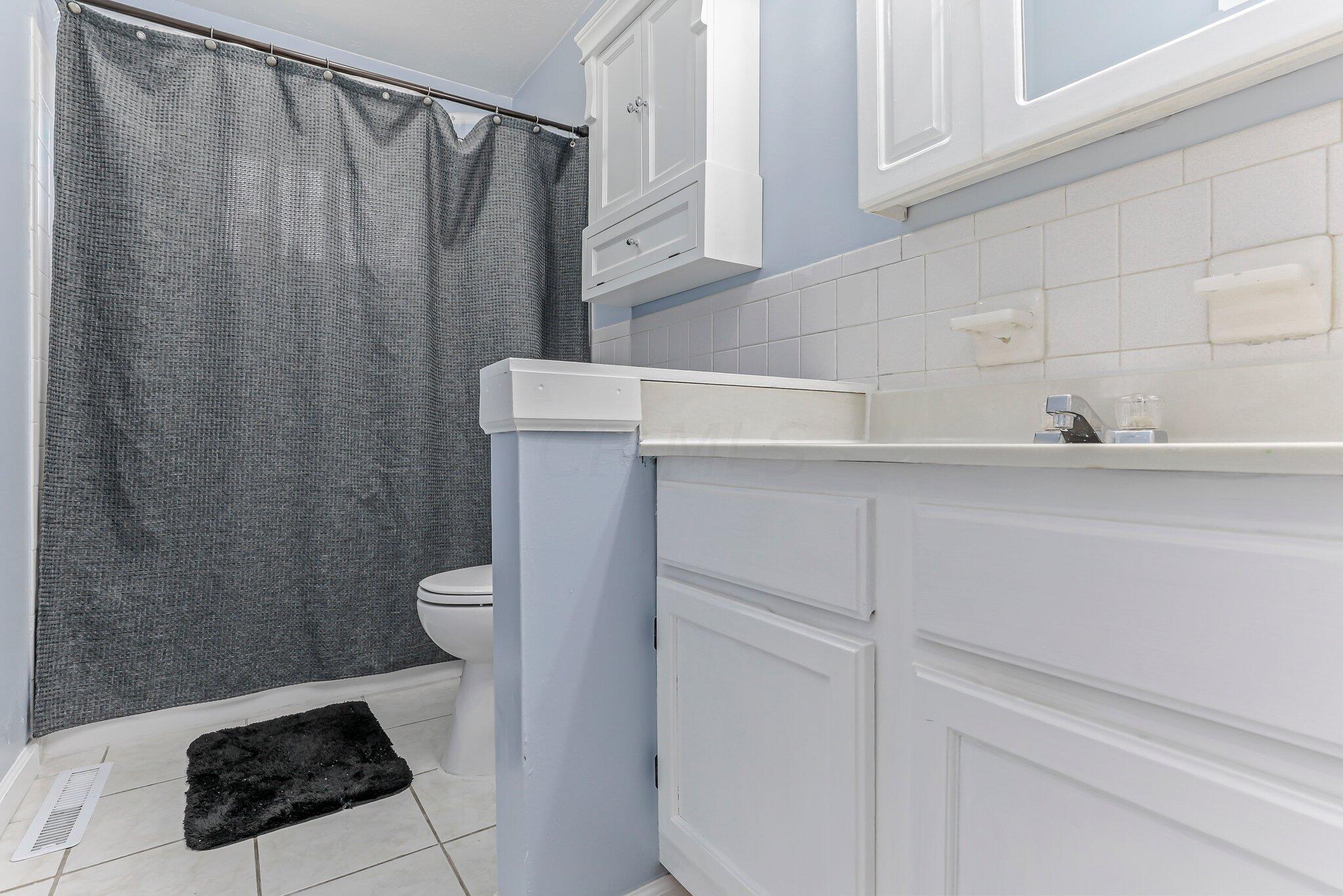 5112 Rutledge Drive North Columbus, OH 43232 - Photo 12 of 26 26-web-or-mls-011A9057