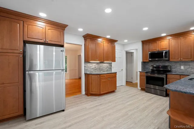 $1,199,990 | 83 Shore Road, Mount Sinai, NY 11766