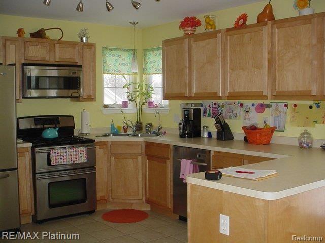 4151 East Clyde Road Howell, MI 48855 - Photo 6 of 24 Large Cook's Kitchen