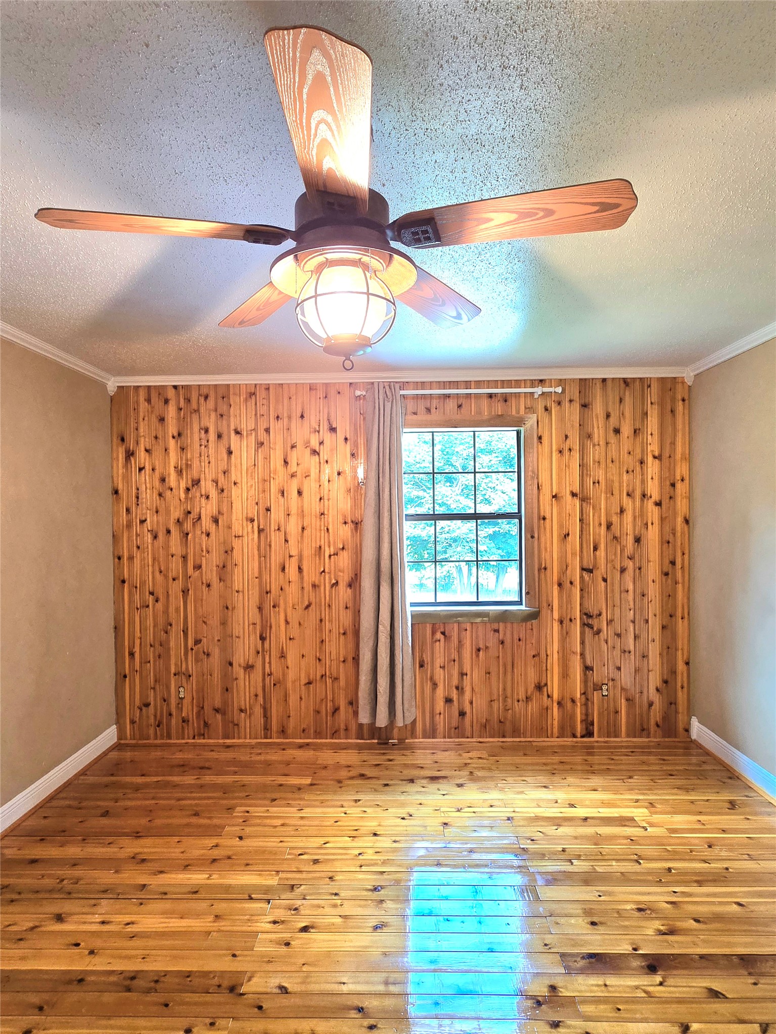 13580 Fm 2025 Road Cleveland, TX 77328 - Photo 27 of 50 Upstairs Bedroom 2
