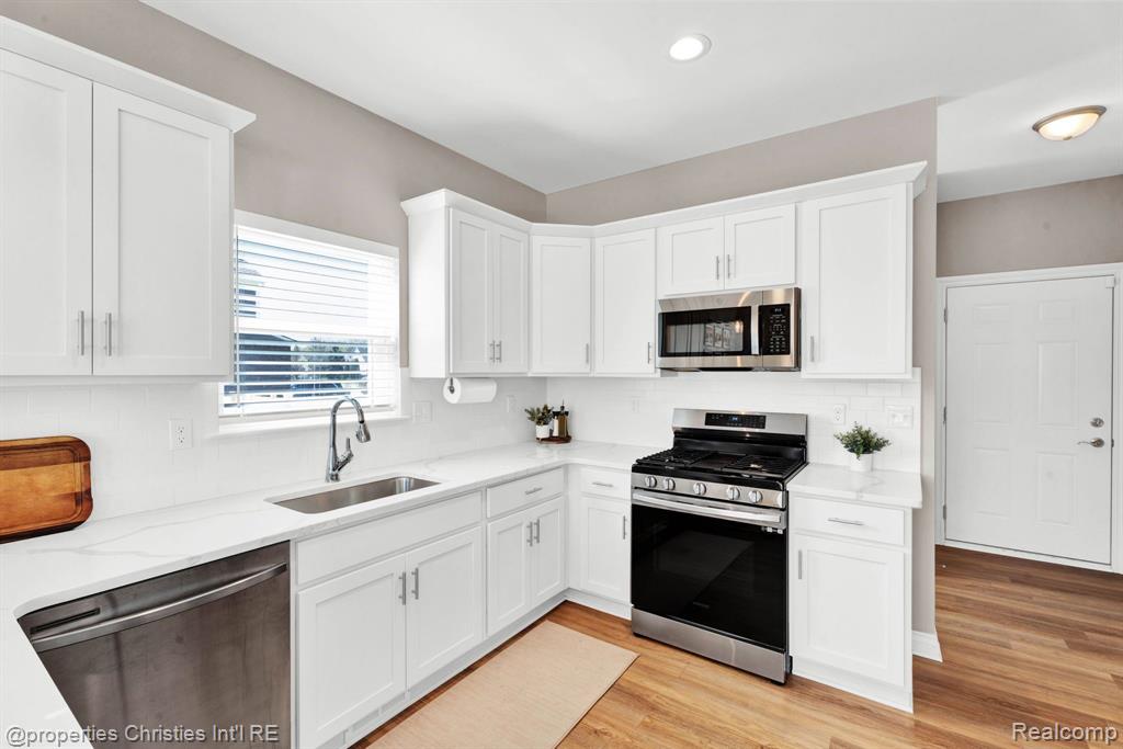 2512 East Maple Road Troy, MI 48083 - Photo 9 of 49