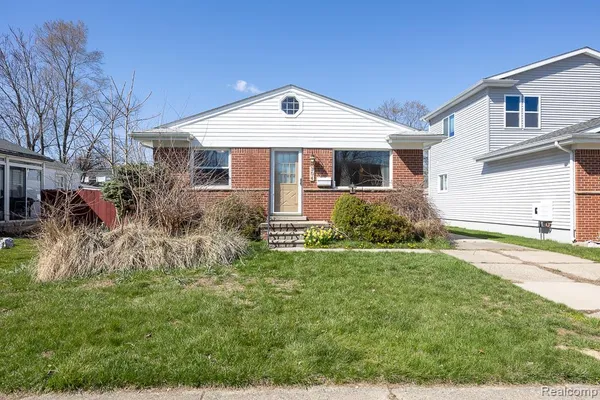$1,975 | 304 Tecumseh Street, Clawson, MI 48017