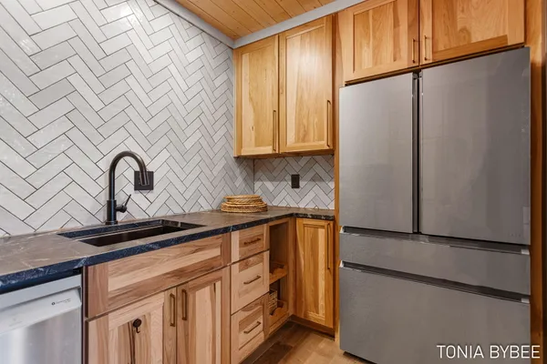 $799,500 | 14298 Georgian Bay Drive, Holland, MI 49424