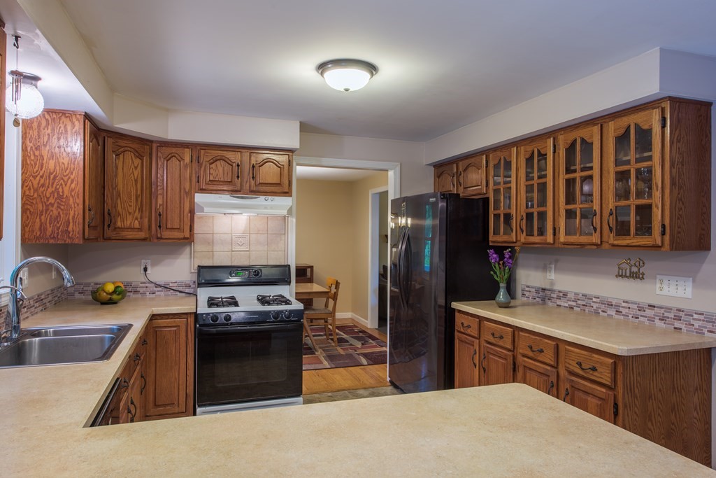 131 Woods Road Northampton, MA 01062 - Photo 11 of 41