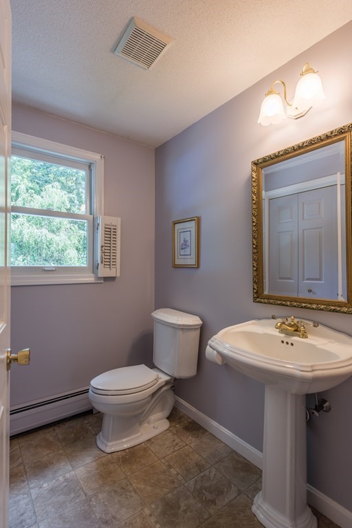 131 Woods Road Northampton, MA 01062 - Photo 19 of 41