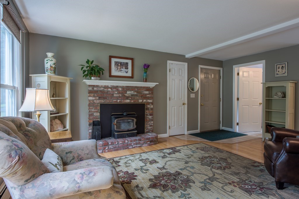 131 Woods Road Northampton, MA 01062 - Photo 8 of 41