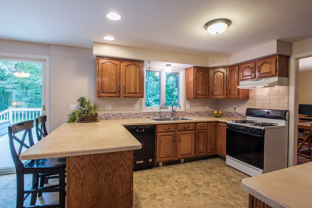 131 Woods Road Northampton, MA 01062 - Photo 9 of 41