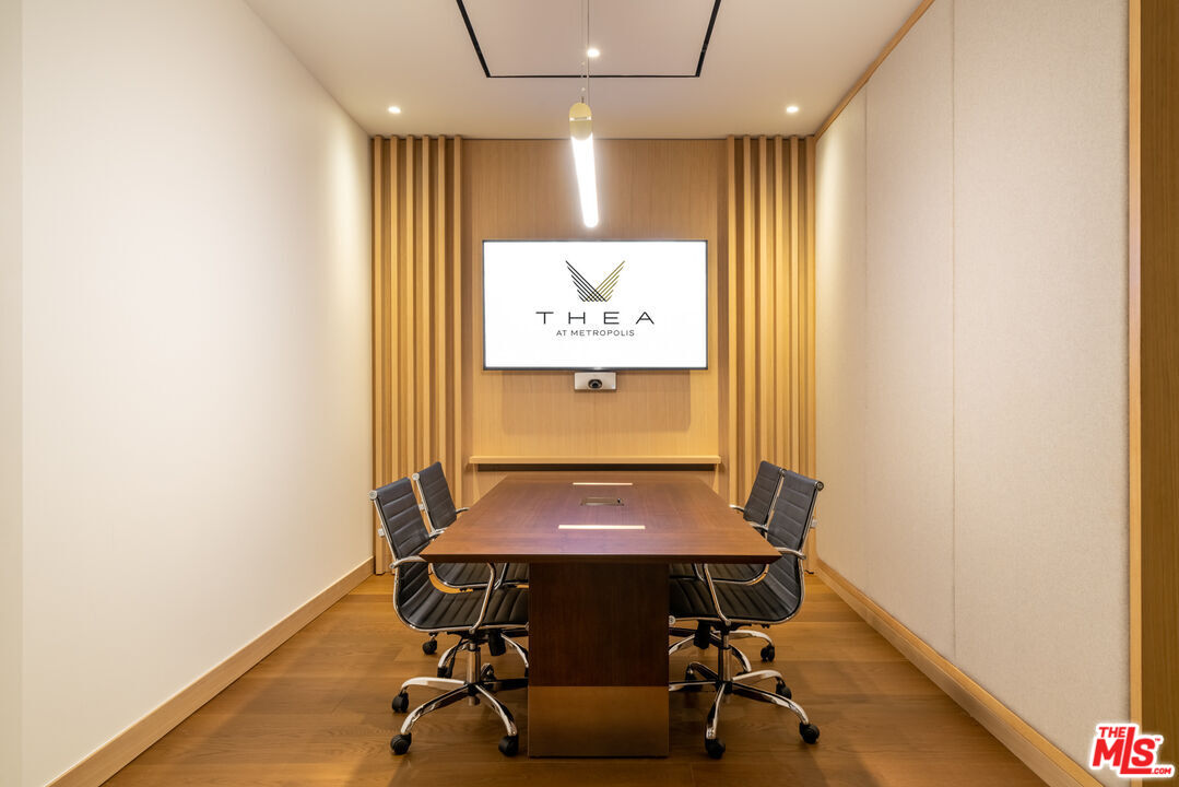 1000 West 8th Street, Unit PH5802 Los Angeles, CA 90017 - Photo 26 of 57 a view of a room with gym equipment