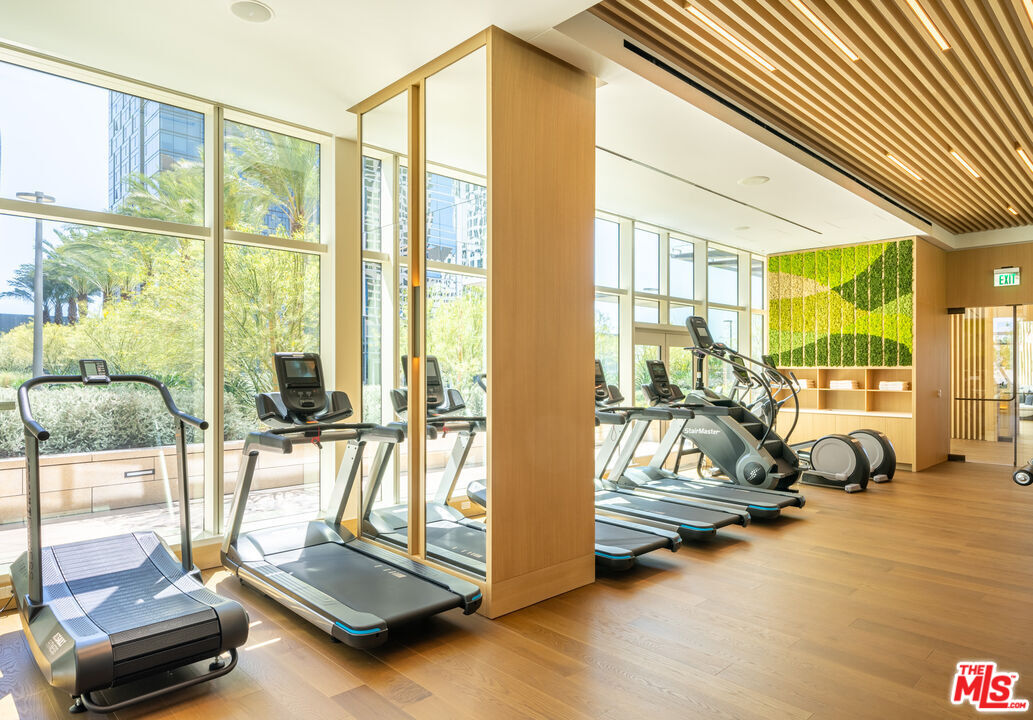 1000 West 8th Street, Unit PH5802 Los Angeles, CA 90017 - Photo 38 of 57 a view of a room with gym equipment