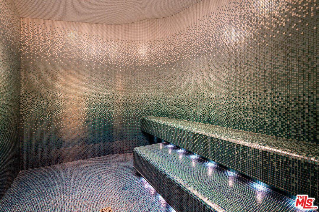 1000 West 8th Street, Unit PH5802 Los Angeles, CA 90017 - Photo 39 of 57 a view of a balcony with an outdoor space