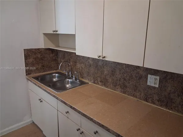 $3,000 | 1043 Northeast 114th Street, Biscayne Park, FL 33161