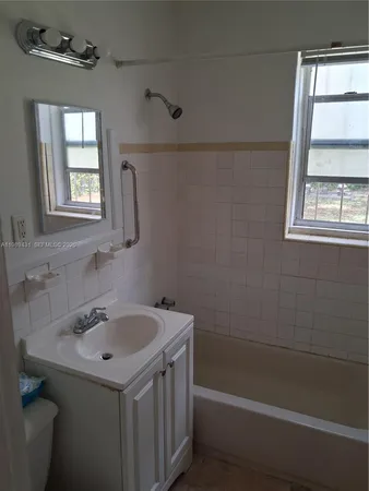 $3,000 | 1043 Northeast 114th Street, Biscayne Park, FL 33161