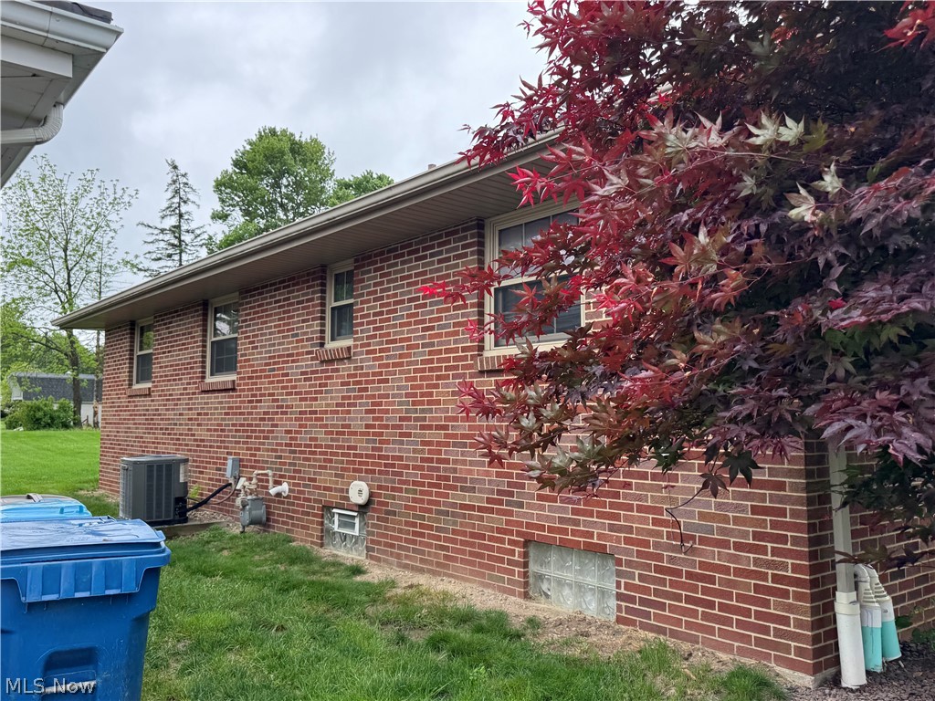 592 Omar Street Struthers, OH 44471 - Photo 4 of 11