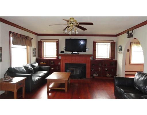 3963 New Castle Road Pulaski, PA 16143 - Photo 2 of 14 Living Room.