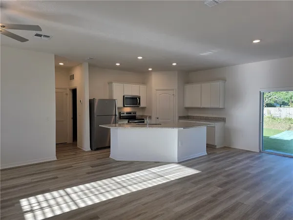 $2,400 | 8715 98th Court, Vero Beach, FL 32967