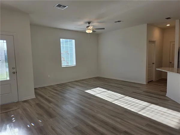 $2,400 | 8715 98th Court, Vero Beach, FL 32967