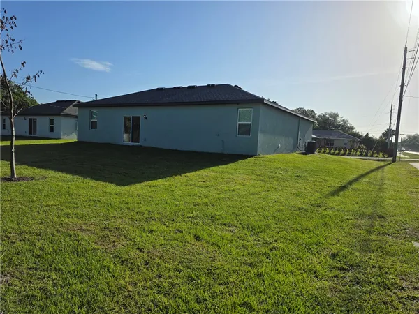 $2,400 | 8715 98th Court, Vero Beach, FL 32967