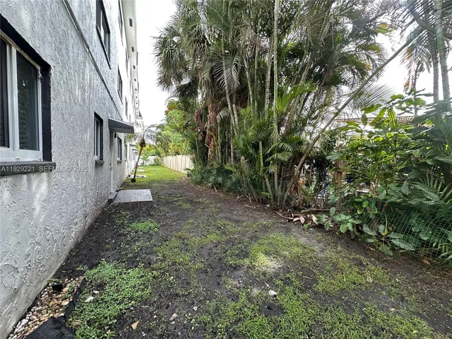 a view of a pathway with a house in the background