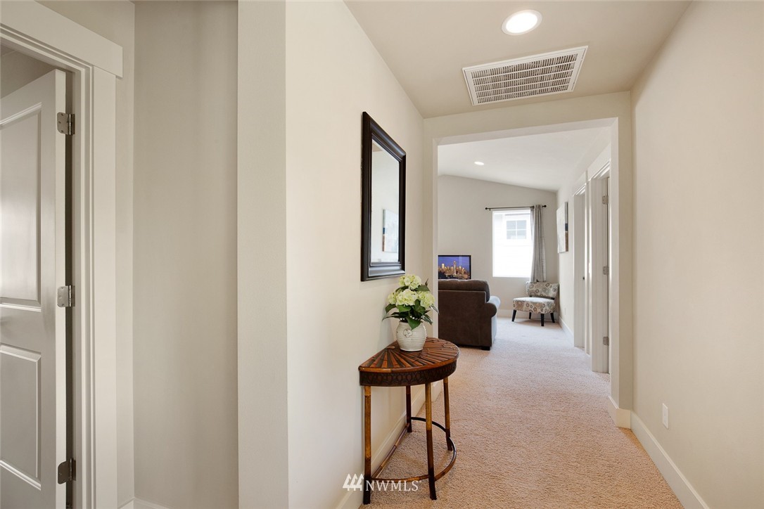 5253 Northeast 6th Street Renton, WA 98059 - Photo 12 of 25