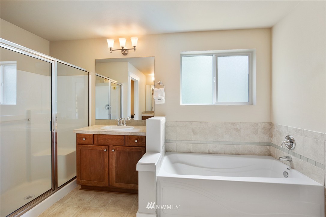 5253 Northeast 6th Street Renton, WA 98059 - Photo 14 of 25
