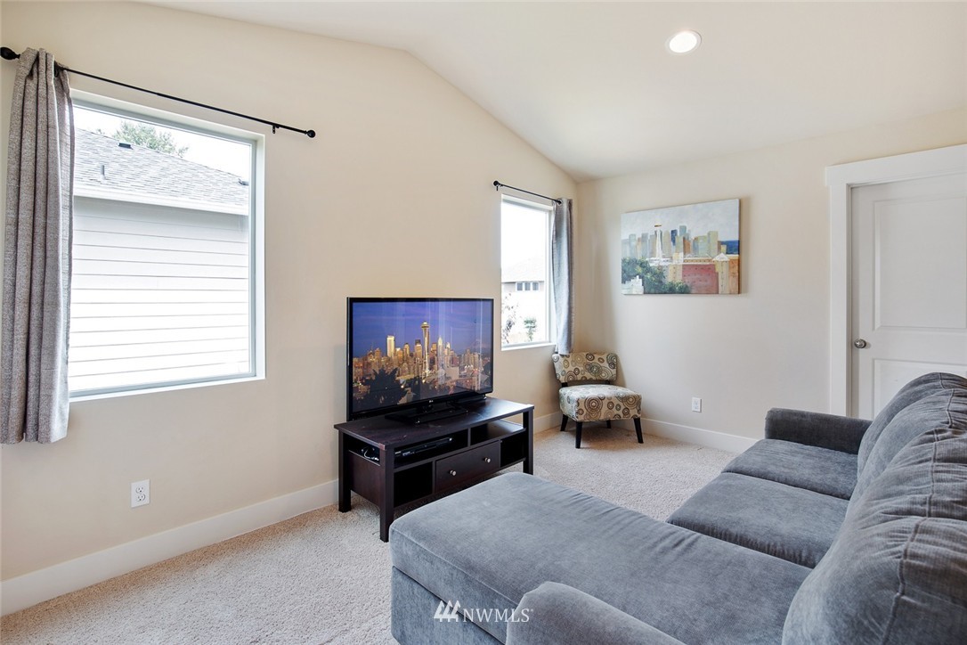 5253 Northeast 6th Street Renton, WA 98059 - Photo 16 of 25