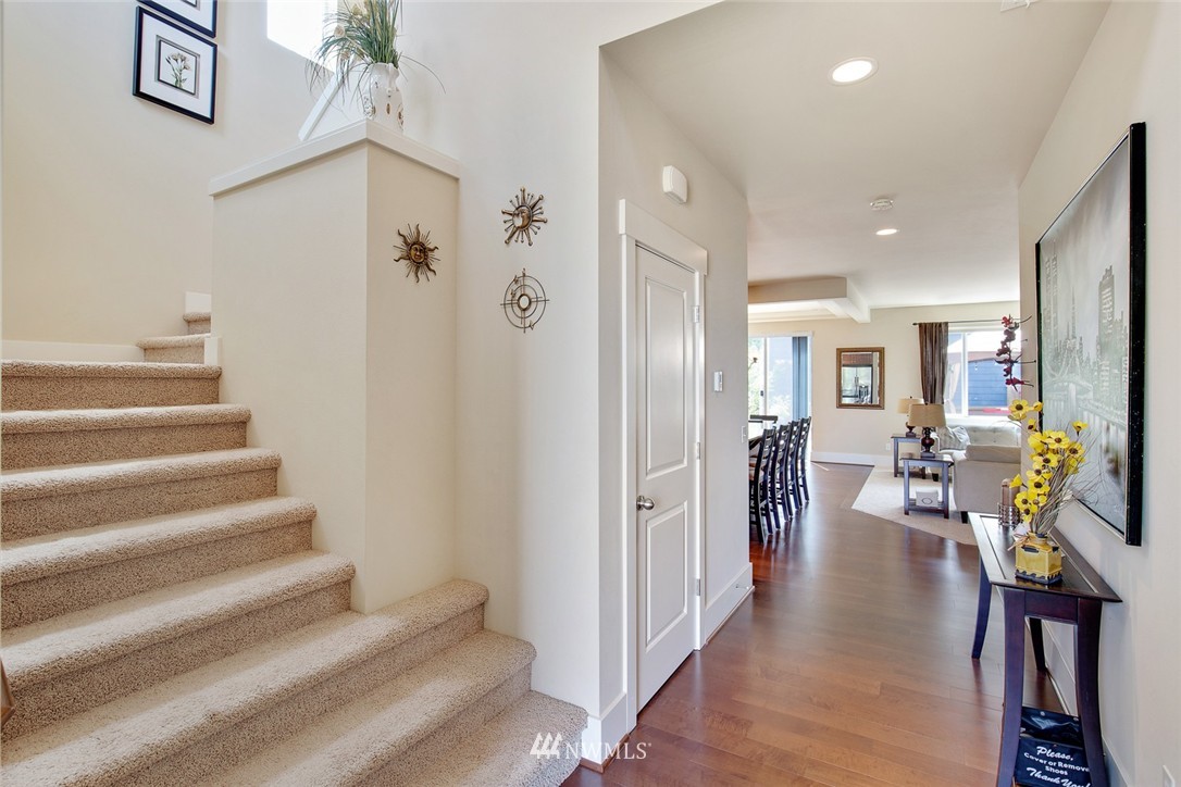 5253 Northeast 6th Street Renton, WA 98059 - Photo 3 of 25