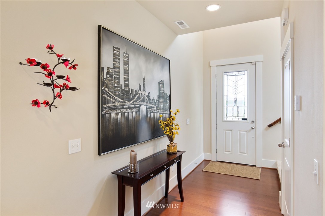 5253 Northeast 6th Street Renton, WA 98059 - Photo 4 of 25
