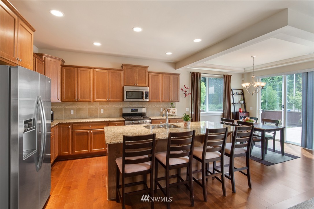 5253 Northeast 6th Street Renton, WA 98059 - Photo 6 of 25