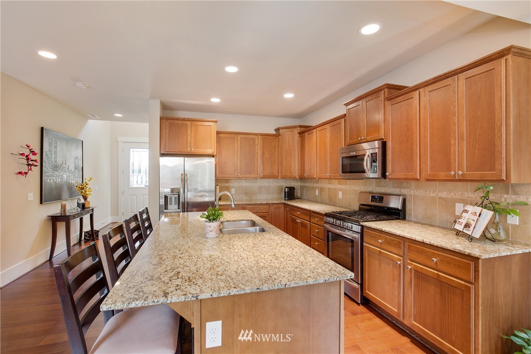 5253 Northeast 6th Street Renton, WA 98059 - Photo 7 of 25