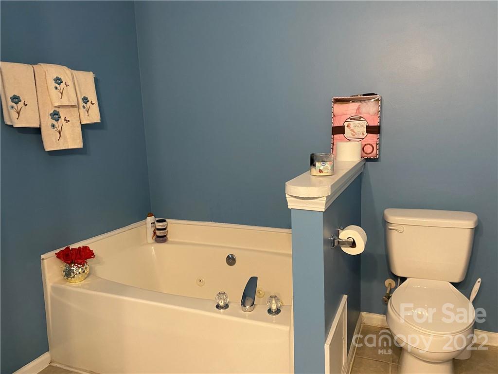 4520 Nevin Road Charlotte, NC 28269 - Photo 12 of 16 Gallery Image 12