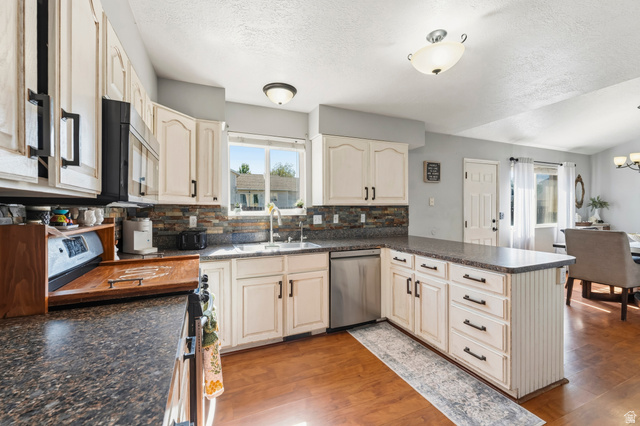 964 North 575 West Clinton, UT 84015 - Photo 17 of 38