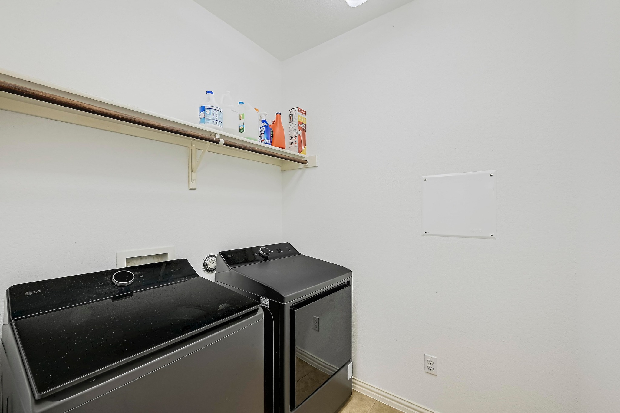 2229 Turtle Mountain Bend Austin, TX 78748 - Photo 33 of 38 a utility room with dryer and washer