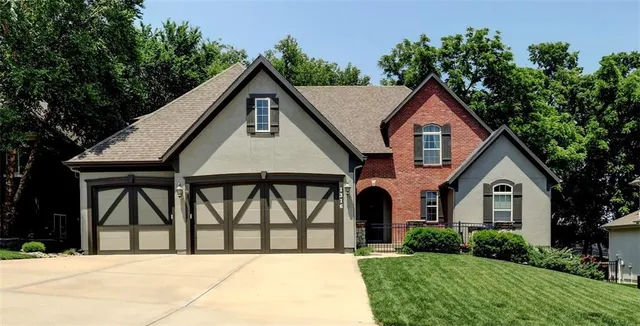 $725,000 | 1316 Northeast Kenwood Drive, Lee's Summit, MO 64064