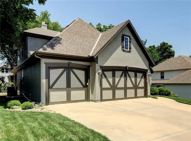 $725,000 | 1316 Northeast Kenwood Drive, Lee's Summit, MO 64064