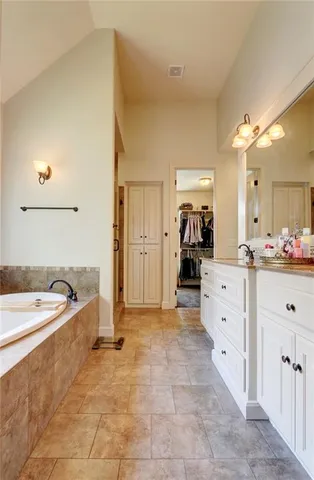 $725,000 | 1316 Northeast Kenwood Drive, Lee's Summit, MO 64064