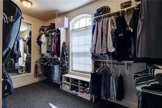 $725,000 | 1316 Northeast Kenwood Drive, Lee's Summit, MO 64064