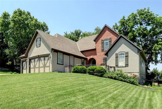 $725,000 | 1316 Northeast Kenwood Drive, Lee's Summit, MO 64064