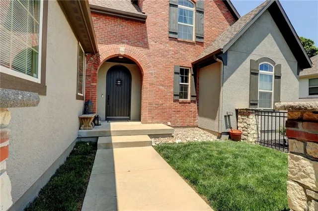 $725,000 | 1316 Northeast Kenwood Drive, Lee's Summit, MO 64064