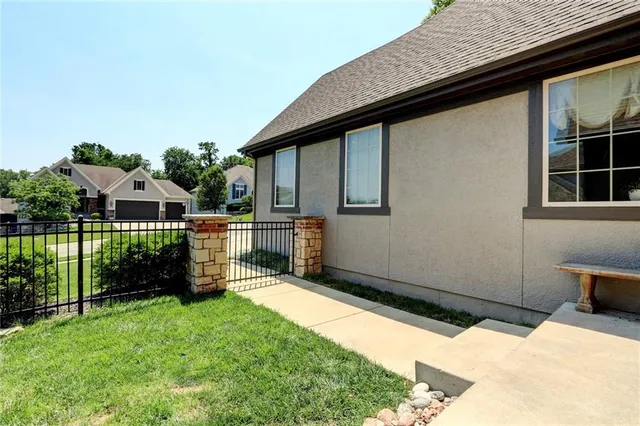 $725,000 | 1316 Northeast Kenwood Drive, Lee's Summit, MO 64064